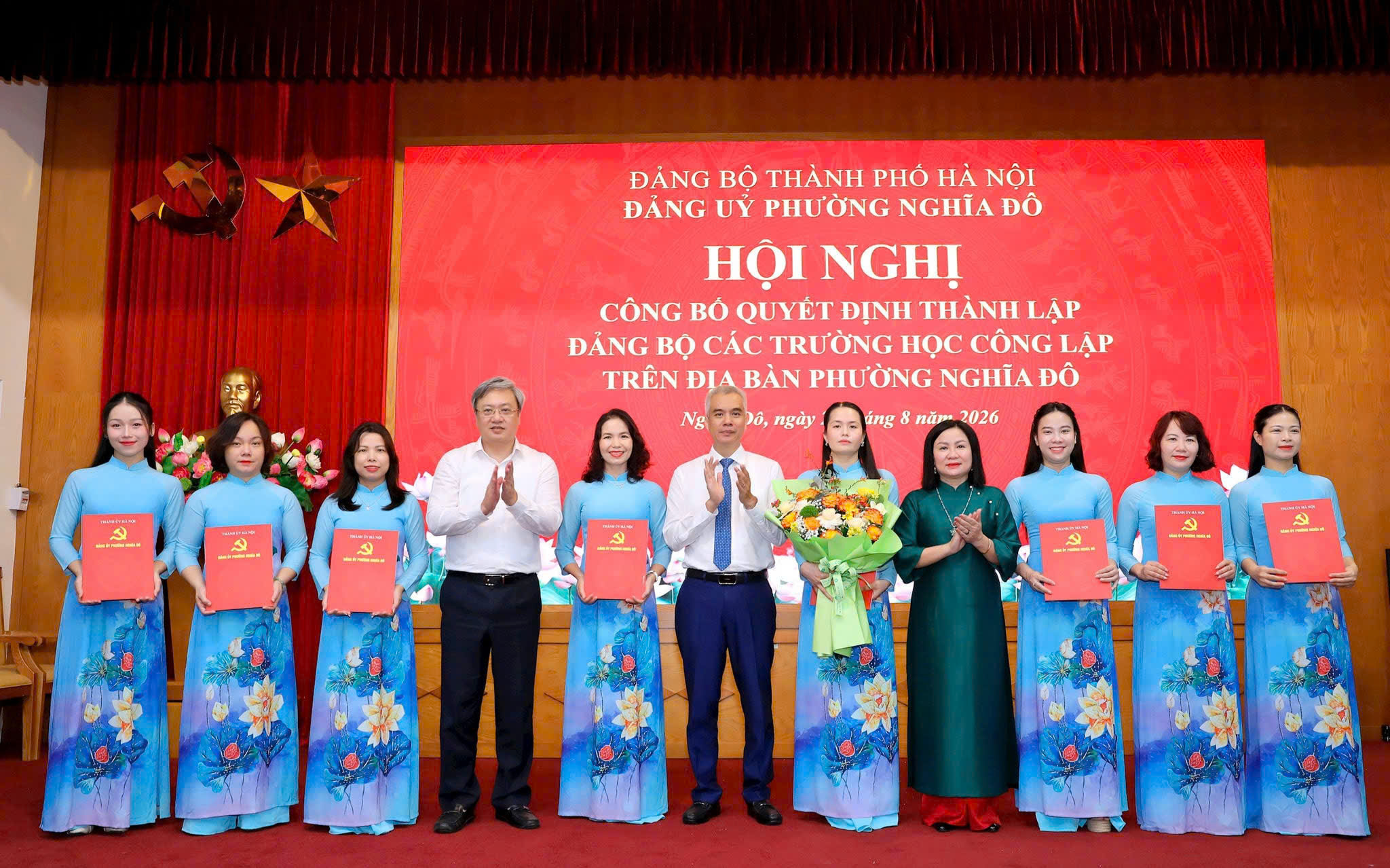Phường Nghĩa Đô kiện toàn tổ chức Đảng tại các trường học sau sắp xếp
