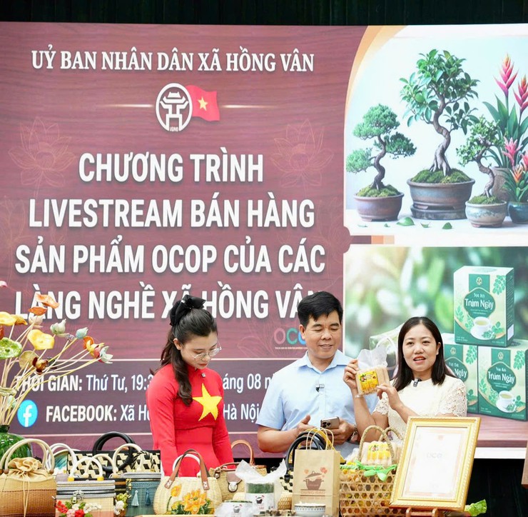 Xã Hồng Vân đưa sản phẩm OCOP lên môi trường số