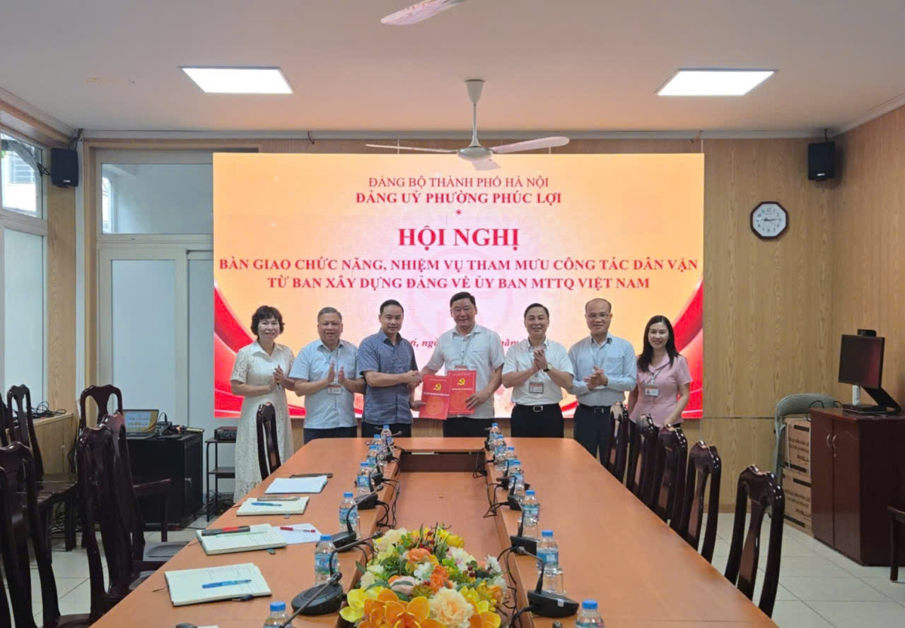 Phường Phúc Lợi bàn giao chức năng, nhiệm vụ tham mưu về công tác dân vận, bảo đảm vận hành thông suốt, hiệu quả 