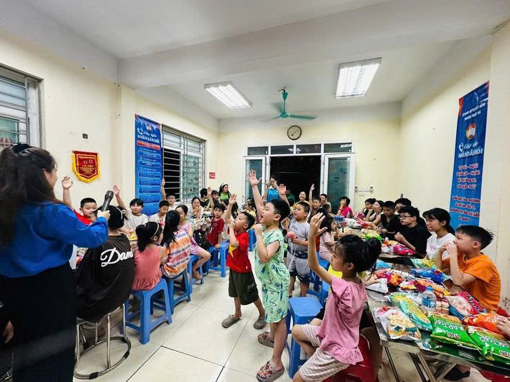 Phường Ngọc Hà rộn ràng Tết Thiếu nhi, trao yêu thương đến từng em nhỏ