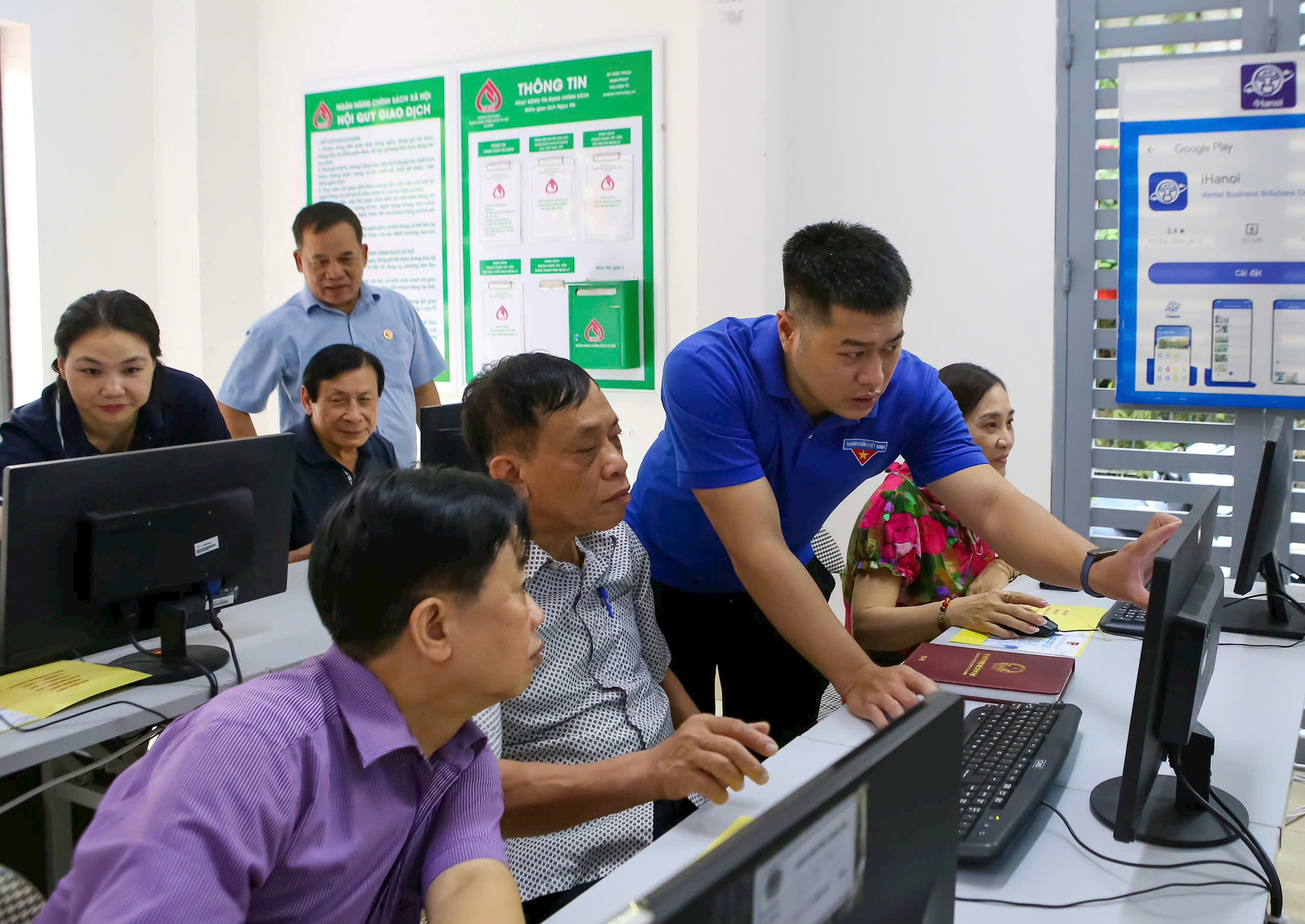 “Phòng học số” phường Ngọc Hà: Nơi người dân thực hành kỹ năng số ngay tại khu dân cư