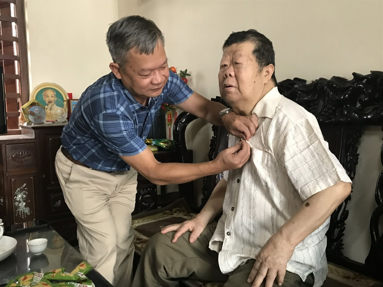Xã Nội Bài trao Huy hiệu 60 năm tuổi Đảng, trân trọng tri ân hành trình cống hiến của đảng viên lão thành