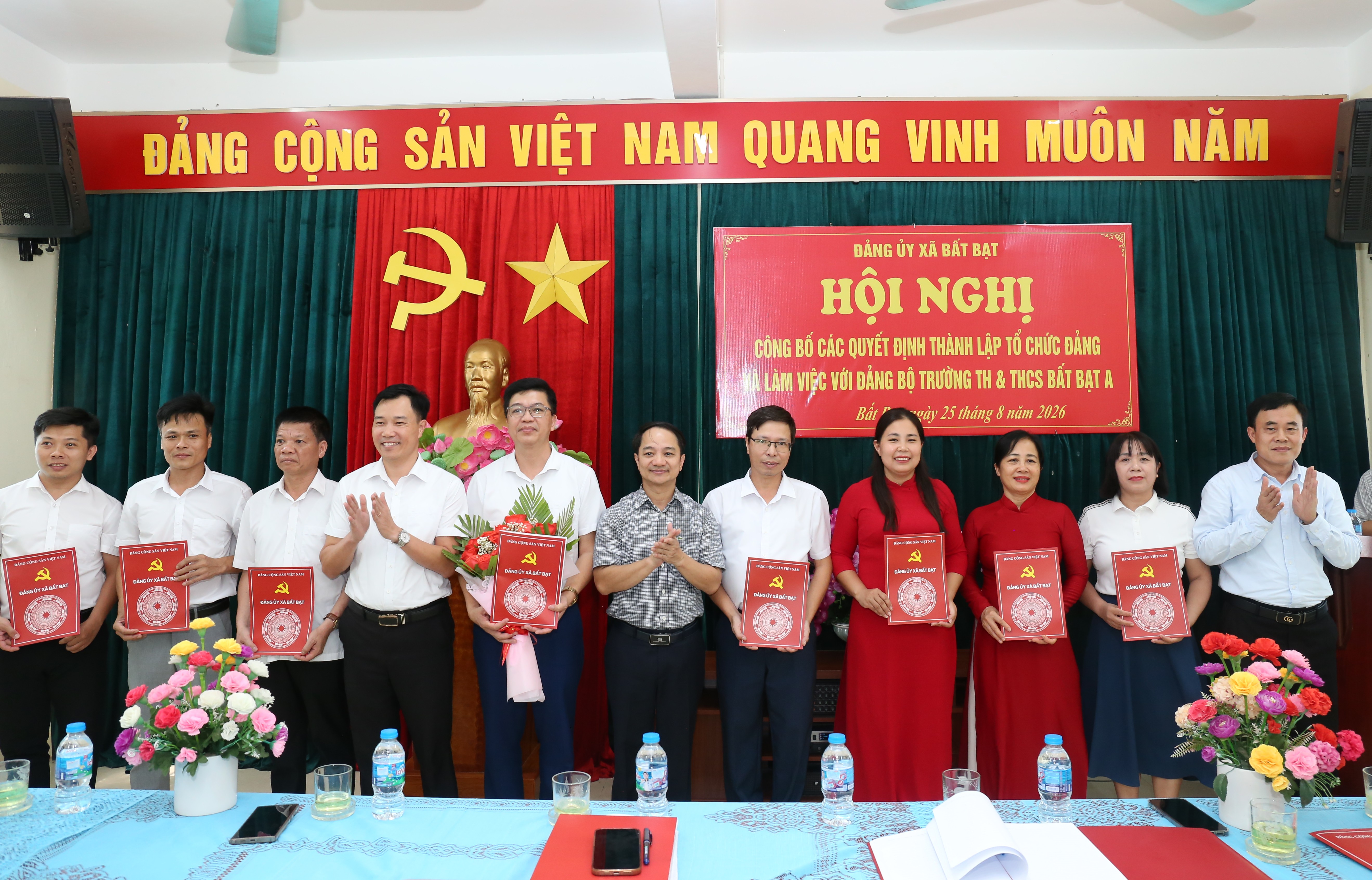 Xã Bất Bạt kiện toàn tổ chức Đảng tại các trường học sau sắp xếp