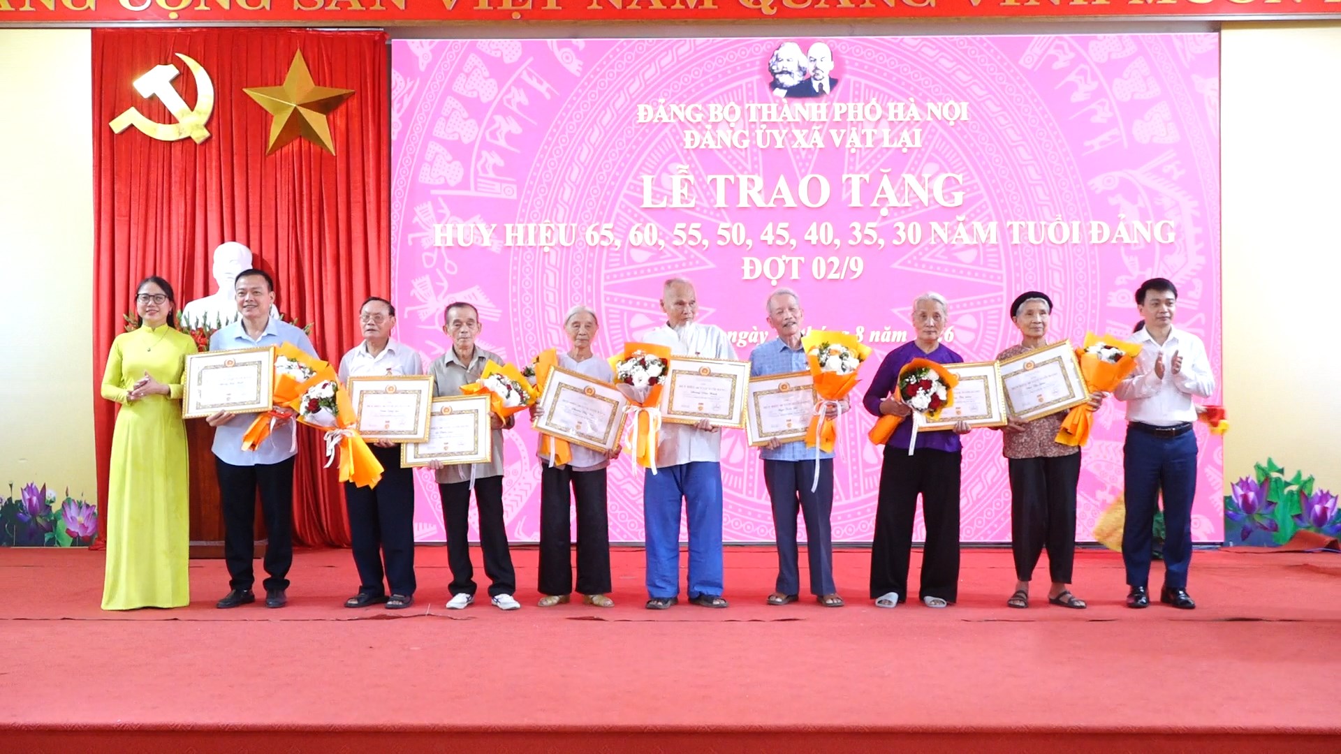 Đảng ủy xã Vật Lại tổ chức Lễ trao tặng Huy hiệu Đảng đợt 02-9-2026