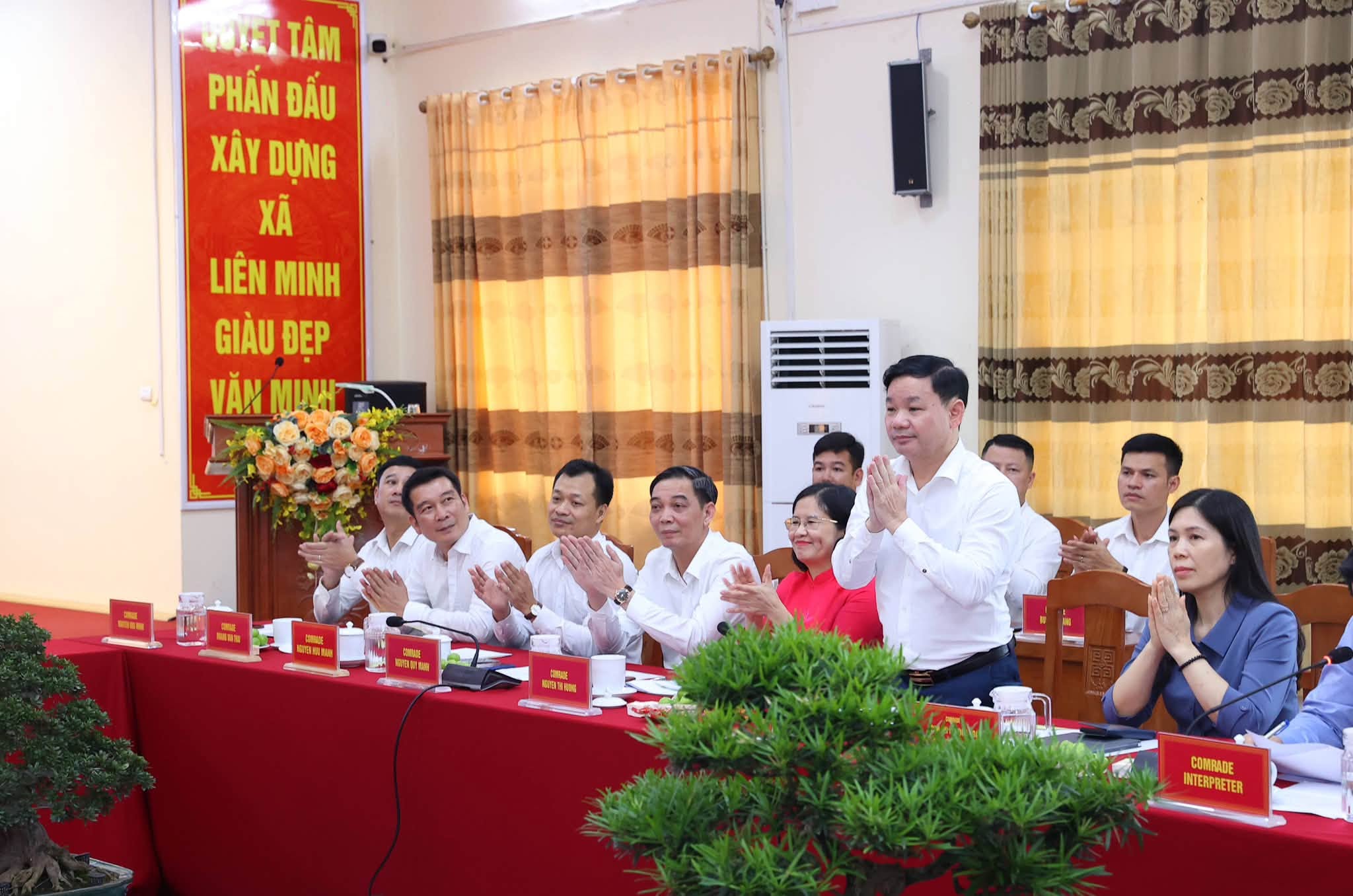 Xã Liên Minh chia sẻ kinh nghiệm phát triển, vun đắp quan hệ hữu nghị Hà Nội - Viêng Chăn