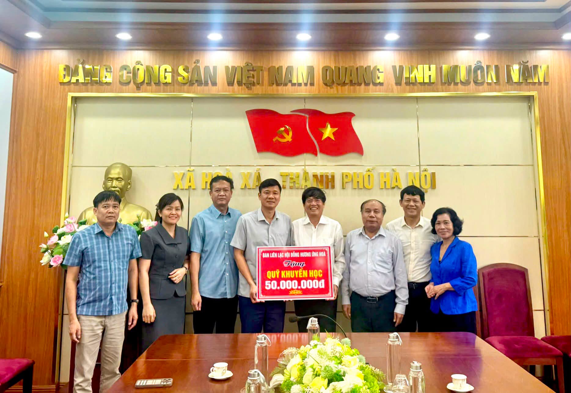 Xã Hòa Xá tiếp nhận 50 triệu đồng, tiếp thêm nguồn lực cho công tác khuyến học