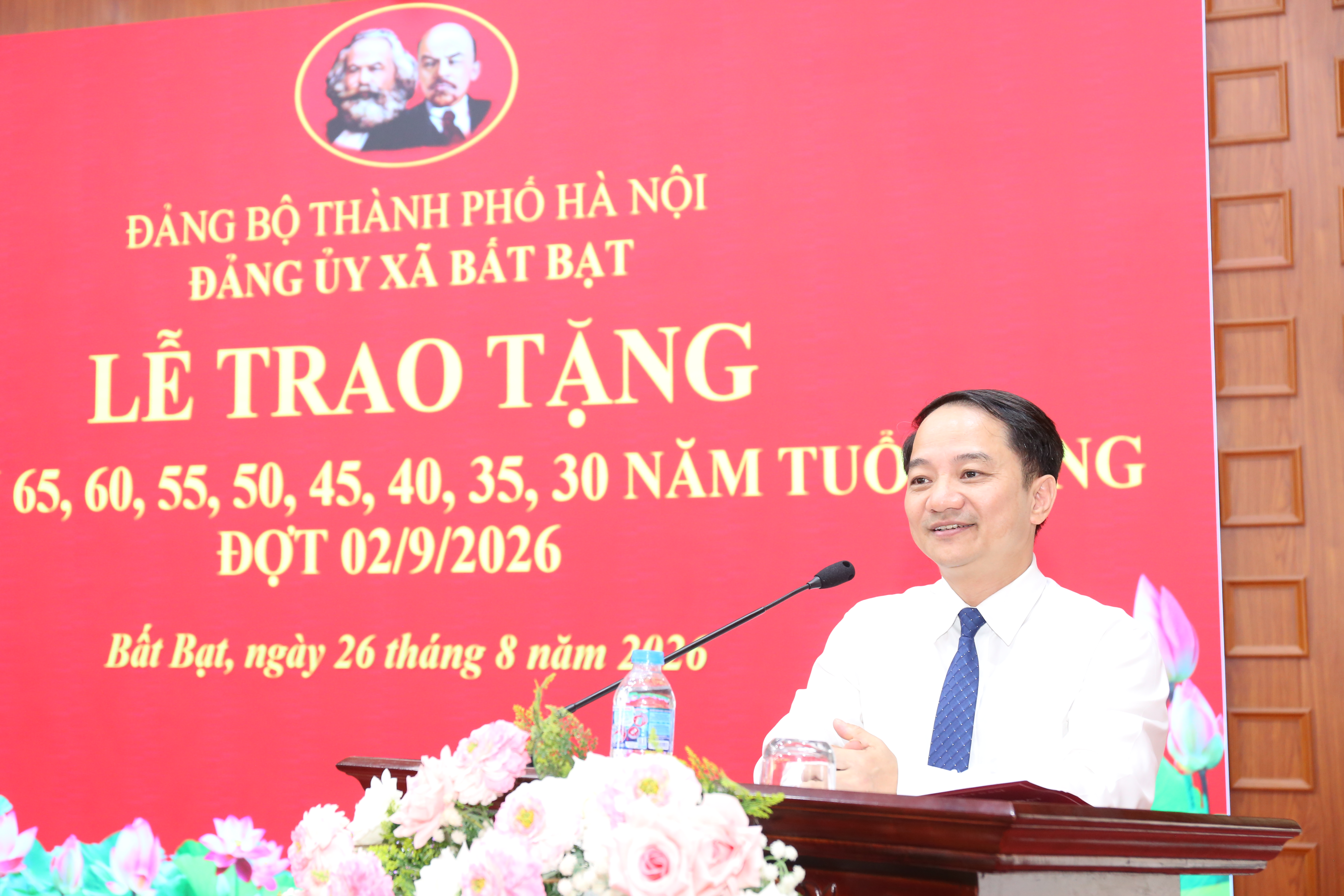 Xã Bất Bạt tôn vinh những đảng viên bền bỉ cống hiến qua nhiều thập kỷ