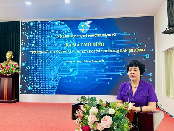 Phường Giảng Võ đưa chuyển đổi số đến từng hội viên phụ nữ, từng gia đình