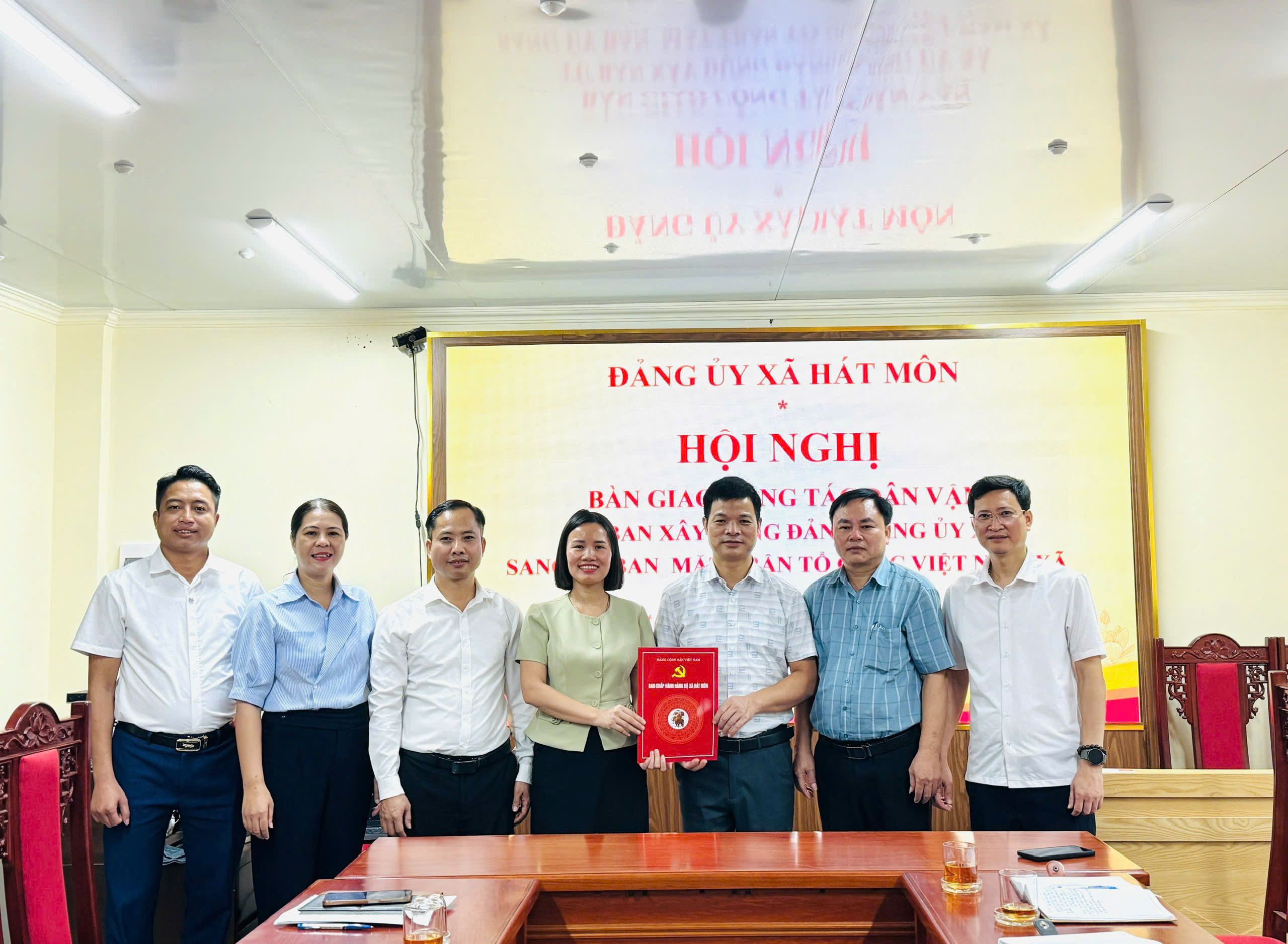 Xã Hát Môn bàn giao chức năng, nhiệm vụ tham mưu về công tác dân vận
