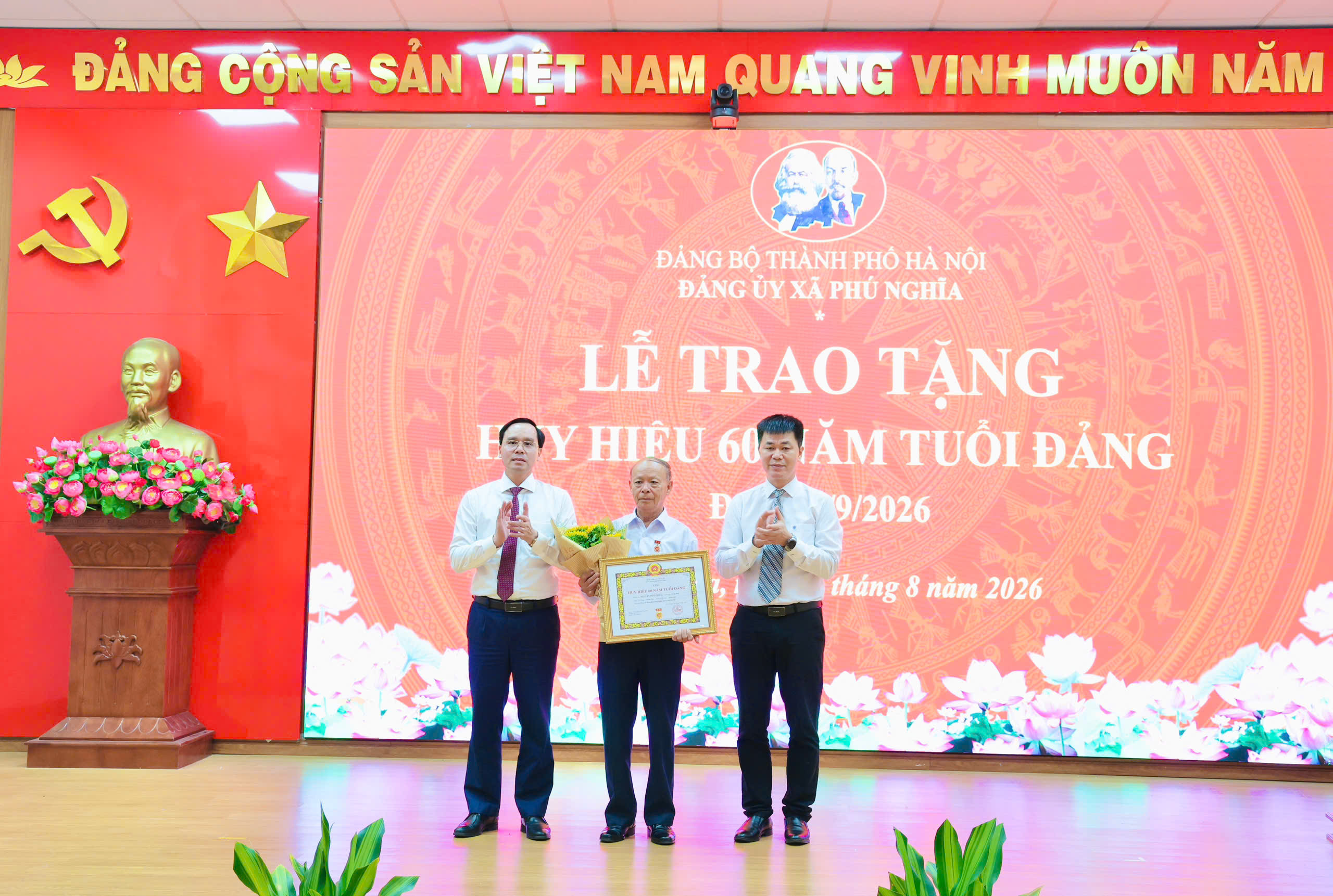 Xã Phú Nghĩa tôn vinh 47 đảng viên, tiếp nối sức mạnh từ những chặng đường cống hiến