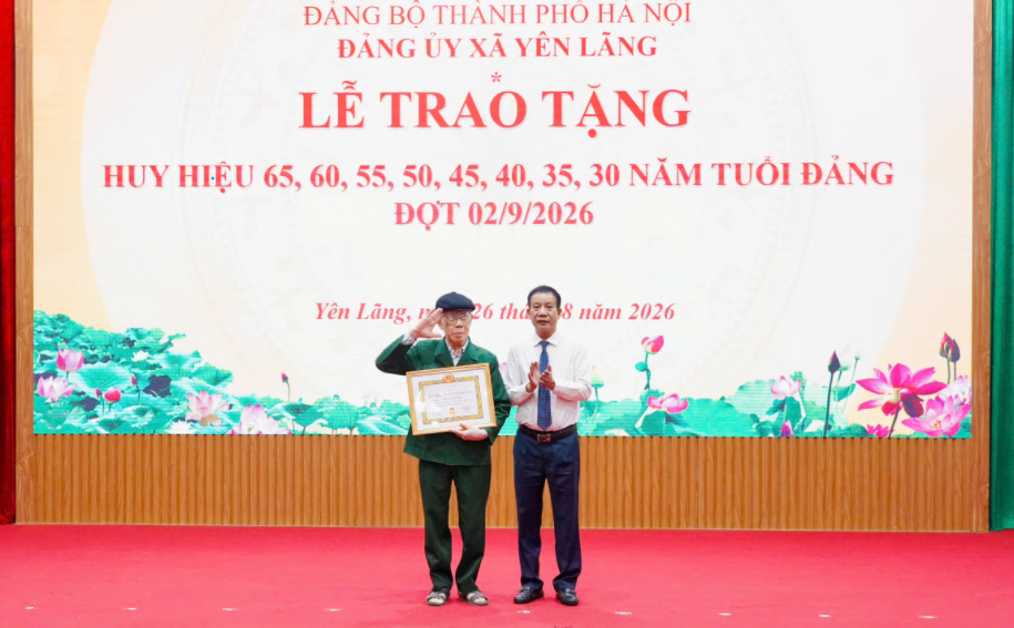 Xã Yên Lãng: 88 đảng viên vinh dự được nhận Huy hiệu Đảng
