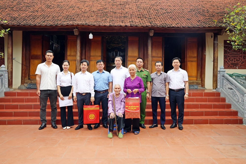 Xã Xuân Mai tri ân các gia đình có công với cách mạng nhân dịp Quốc khánh 2-9