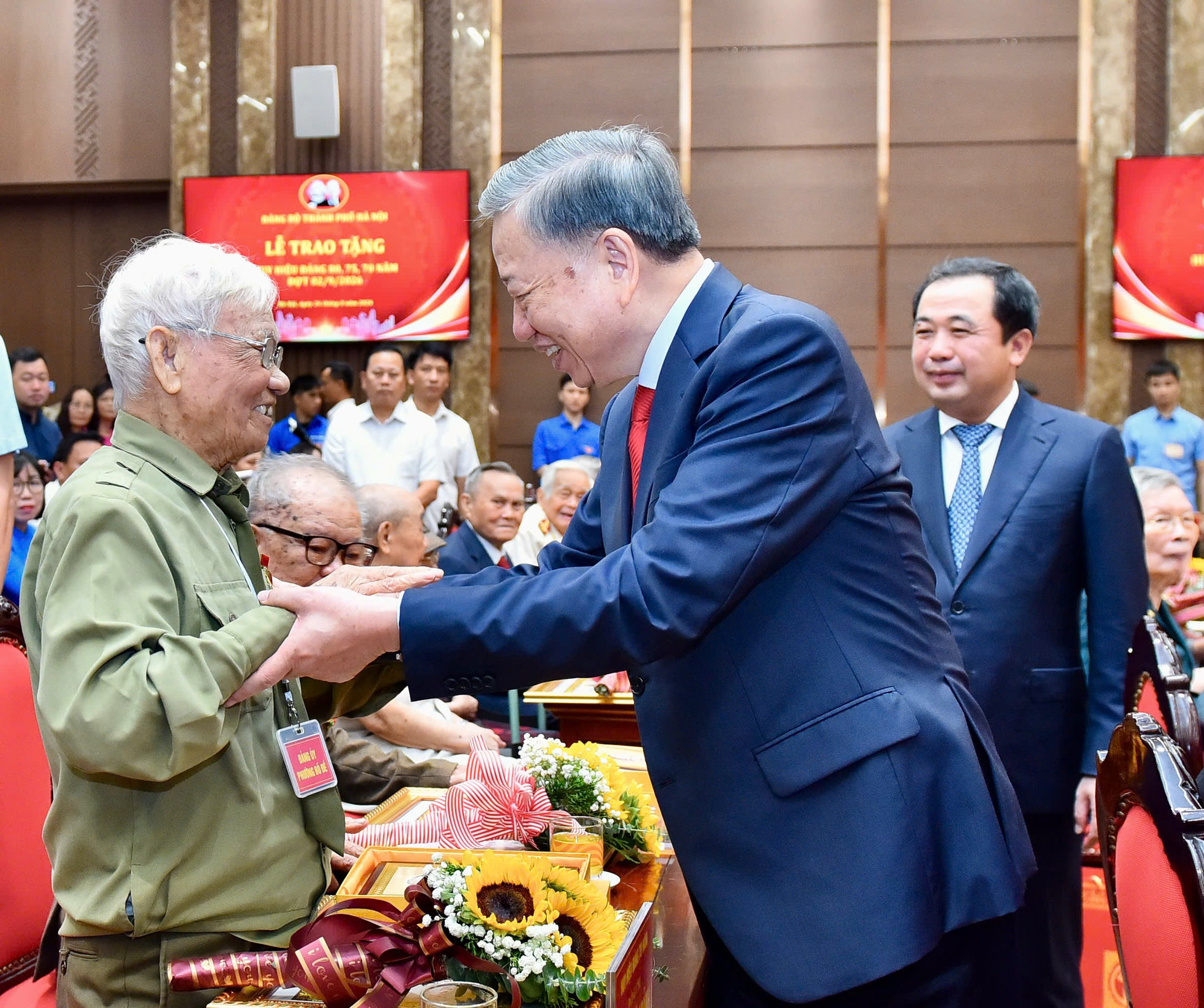 Vào Đảng là để phụng sự Tổ quốc, phục vụ nhân dân