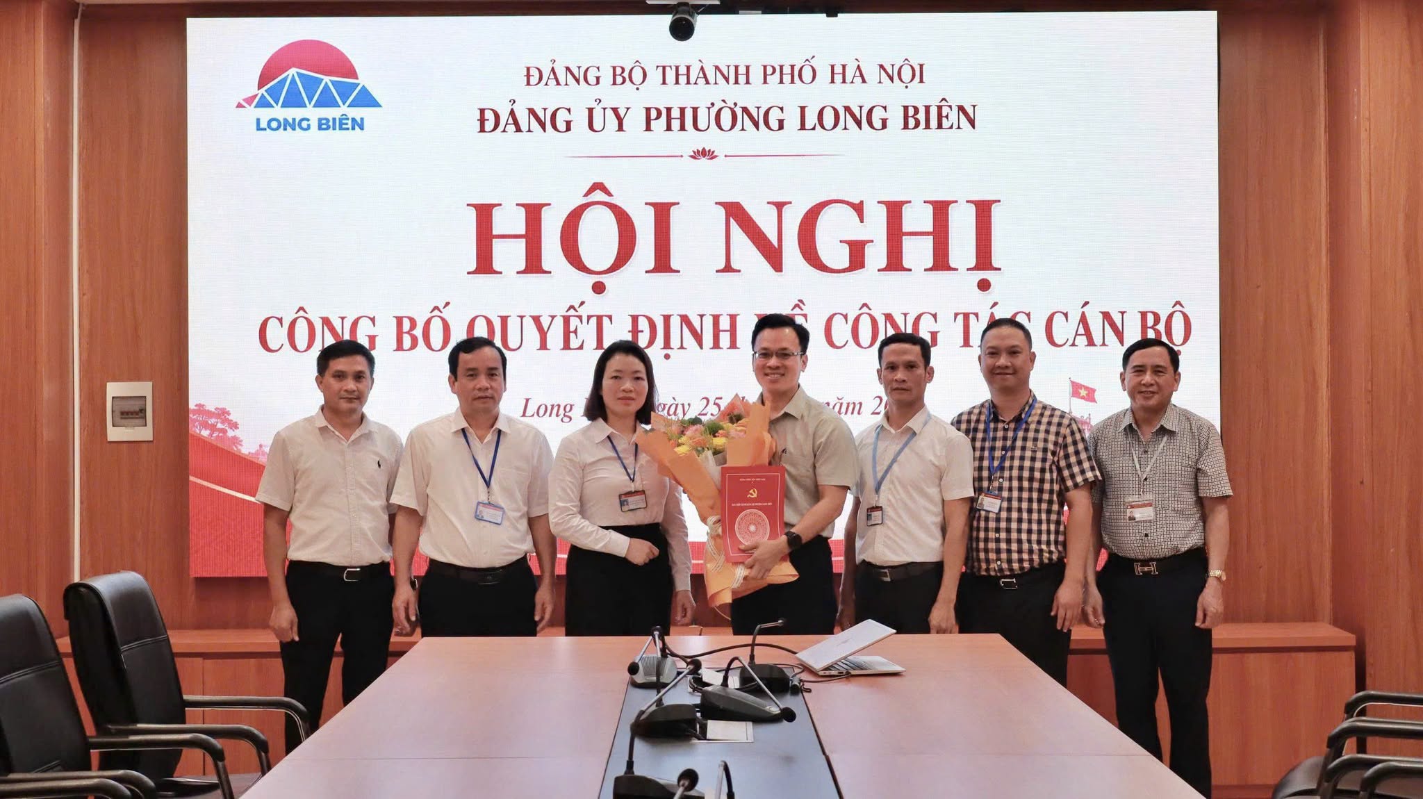 Phường Long Biên kiện toàn lãnh đạo Văn phòng Đảng ủy, nâng cao chất lượng tham mưu