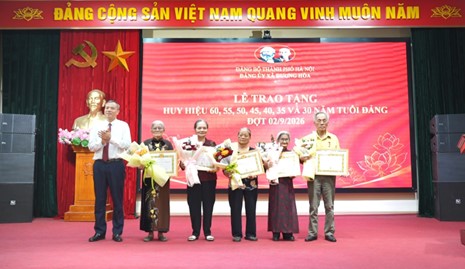 Xã Dương Hòa: 38 đảng viên vinh dự nhận Huy hiệu Đảng đợt 02-9-2026