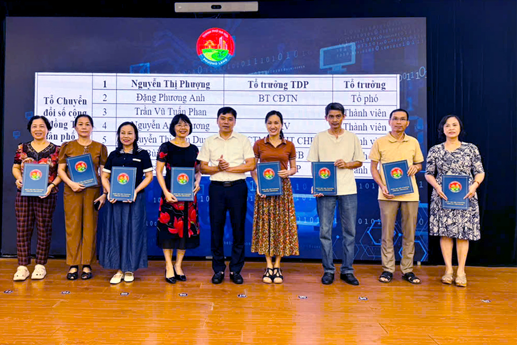 Phường Láng đưa chuyển đổi số đến từng tổ dân phố, từng người dân