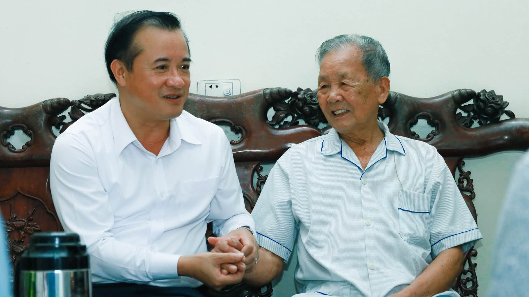 Xã Suối Hai tri ân người có công từng bị địch bắt tù, đày nhân dịp Quốc khánh 2-9