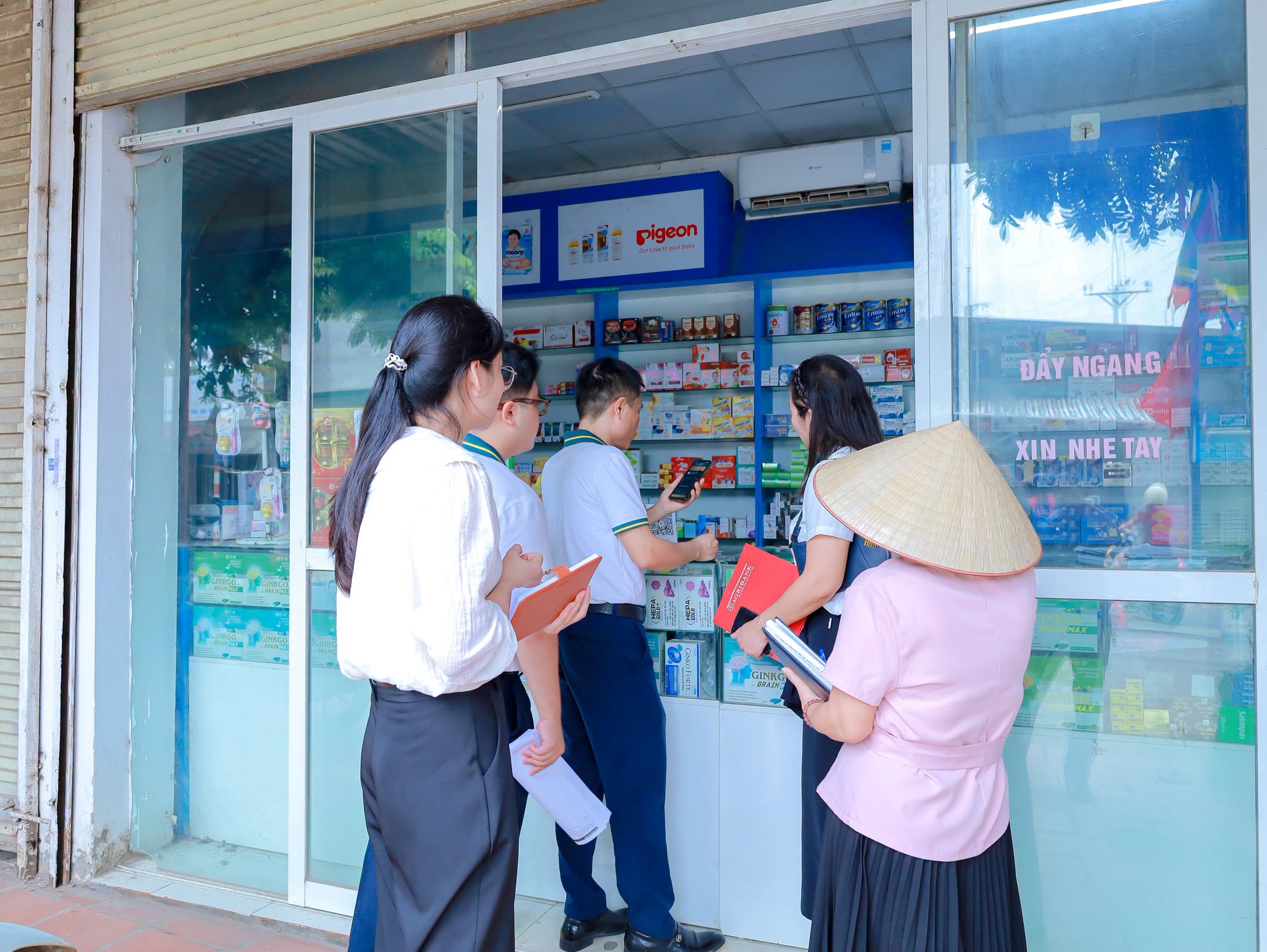 Xã Suối Hai đưa thanh toán số vào chợ truyền thống và các tuyến đường kinh doanh