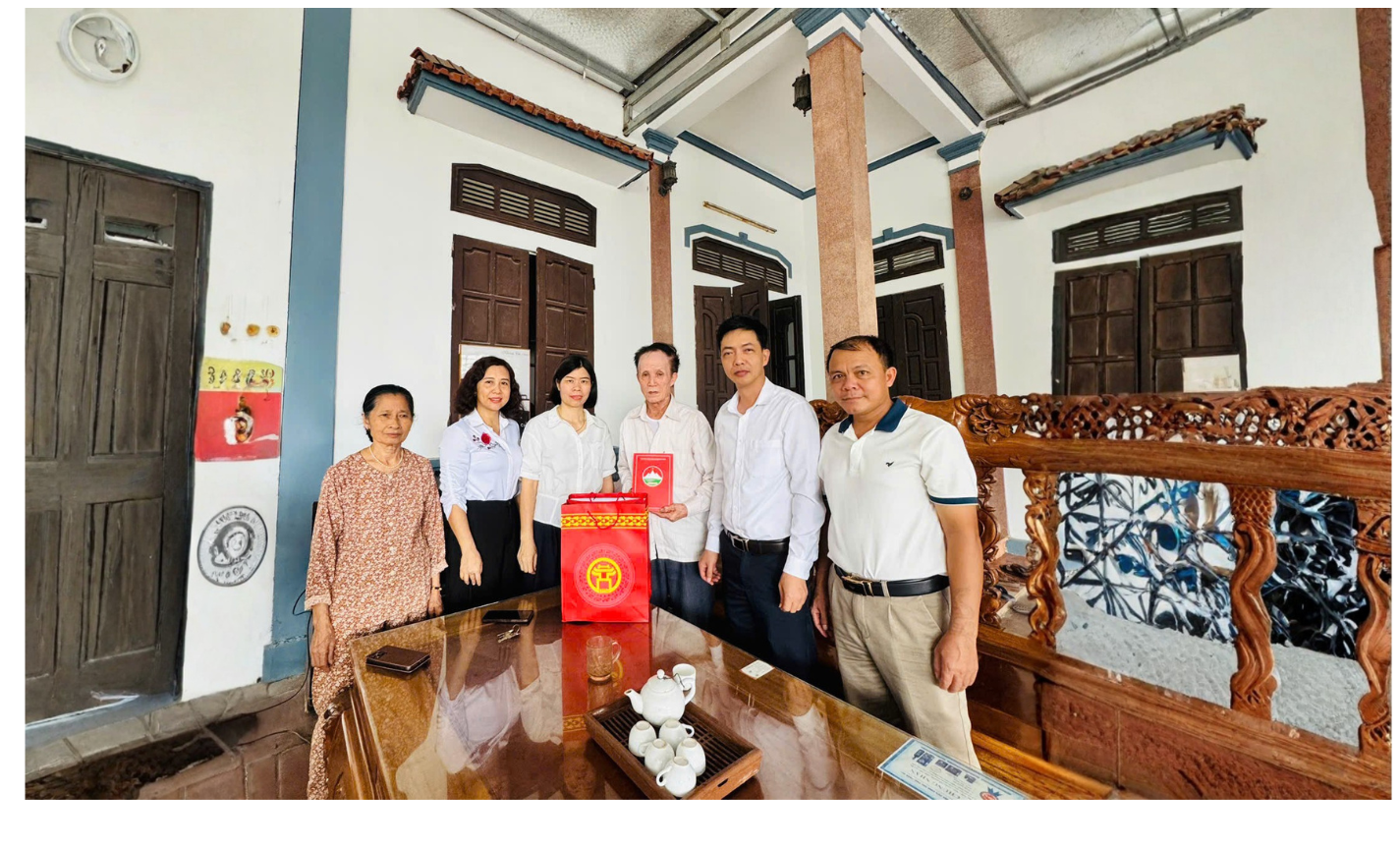 Xã Quảng Oai tri ân người có công nhân dịp Quốc khánh 2-9