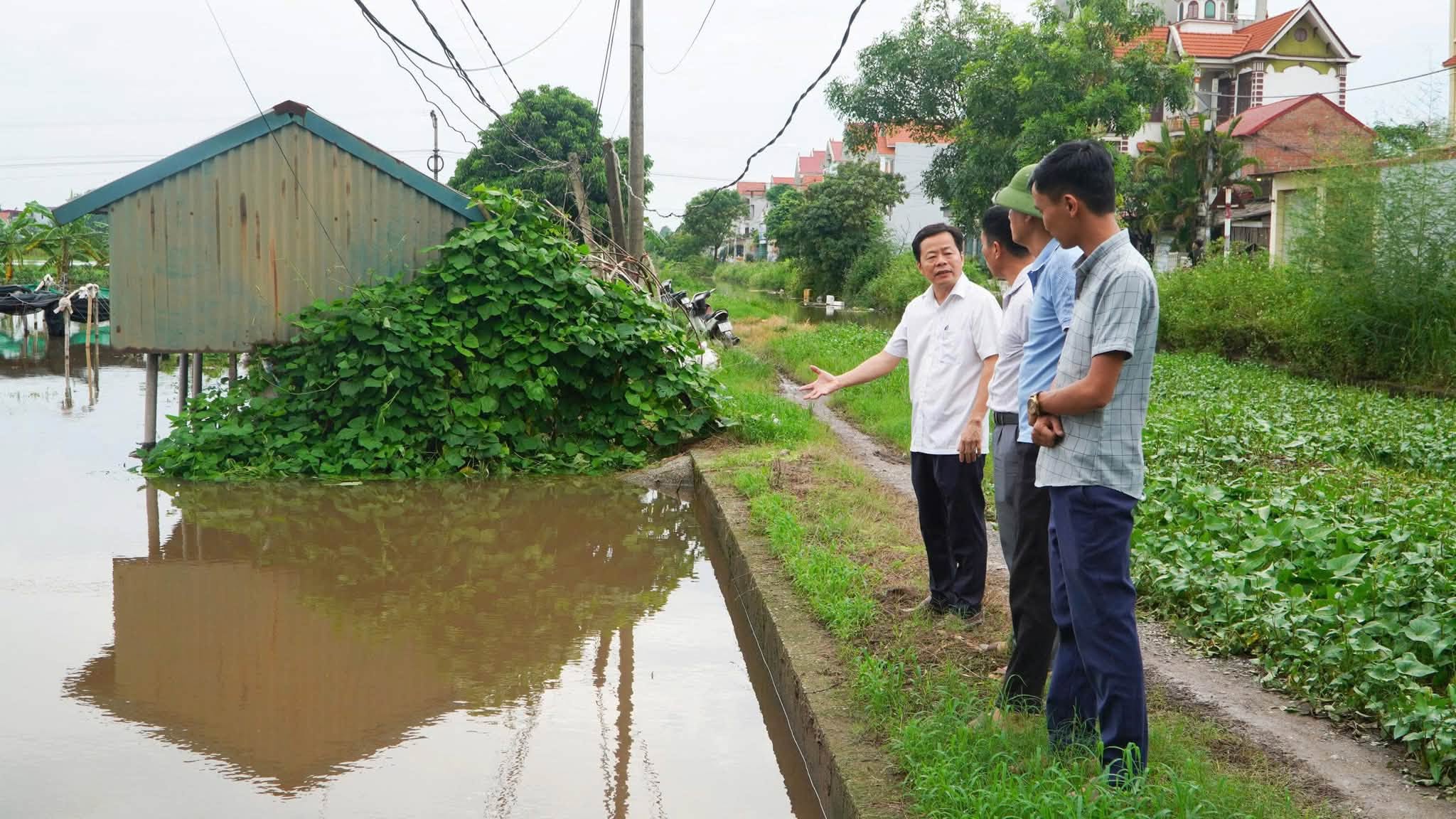 Xã Đại Xuyên vận hành trạm bơm công suất lớn, khẩn trương tiêu úng bảo vệ sản xuất