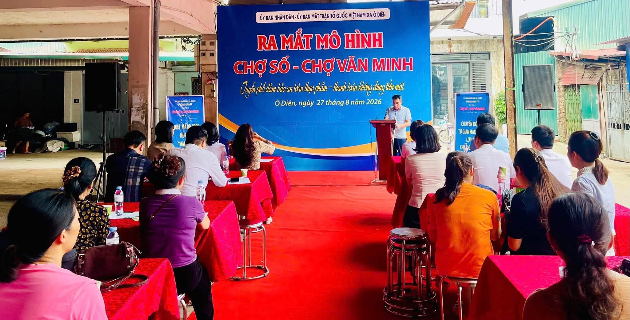 Xã Ô Diên đưa thanh toán số vào chợ dân sinh, xây dựng tuyến phố kinh doanh văn minh