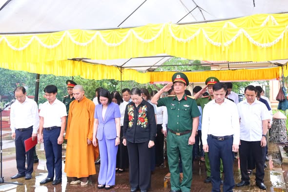 Xã Cổ Đô lấy mẫu ADN 4 phần mộ, đẩy nhanh xác định danh tính liệt sĩ còn thiếu thông tin