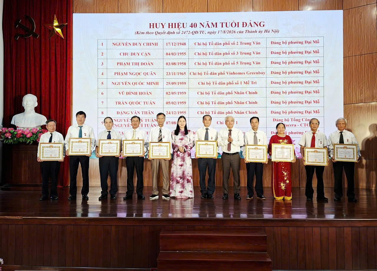 Phường Đại Mỗ tôn vinh 148 đảng viên, tiếp nối giá trị của những chặng đường cống hiến