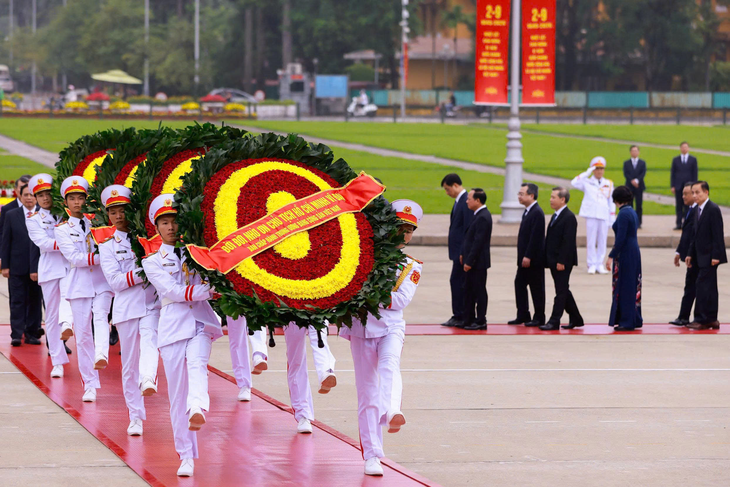 Đời đời biết ơn Chủ tịch Hồ Chí Minh và các Anh hùng liệt sĩ