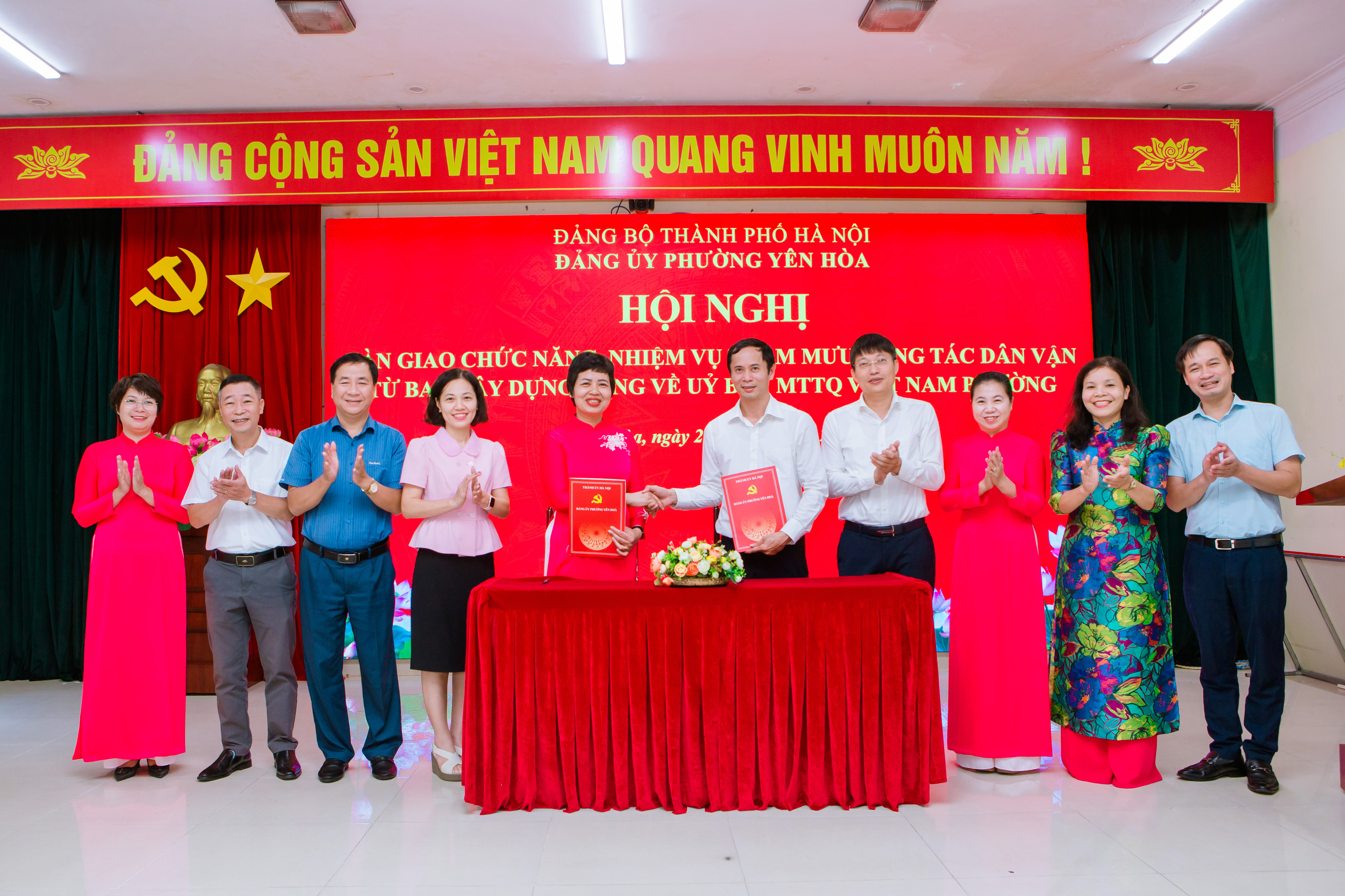Phường Yên Hòa chuyển giao nhiệm vụ dân vận, bảo đảm nắm chắc tình hình nhân dân từ cơ sở