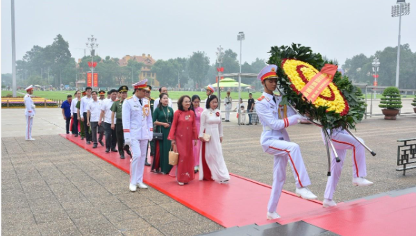 Phường Tây Hồ vào Lăng viếng Chủ tịch Hồ Chí Minh nhân dịp Quốc khánh 2-9