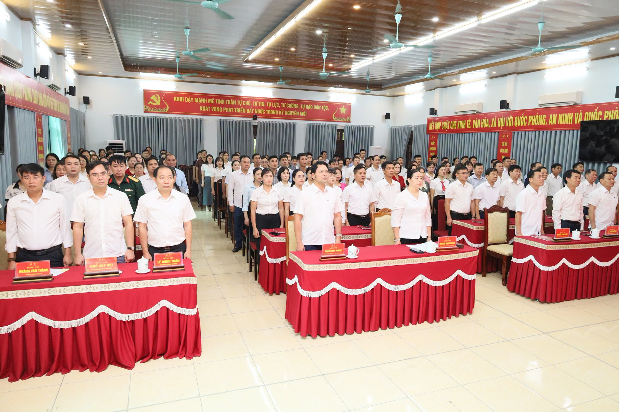 Xã Cổ Đô siết chặt kỷ cương, nâng cao chất lượng phục vụ nhân dân trong tháng 8-2026