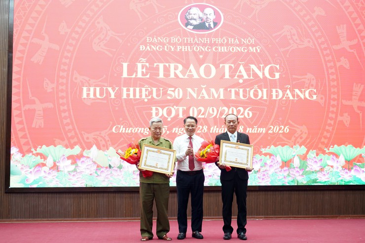 Phường Chương Mỹ trang trọng tổ chức Lễ trao tặng Huy hiệu Đảng đợt 02-9-2026