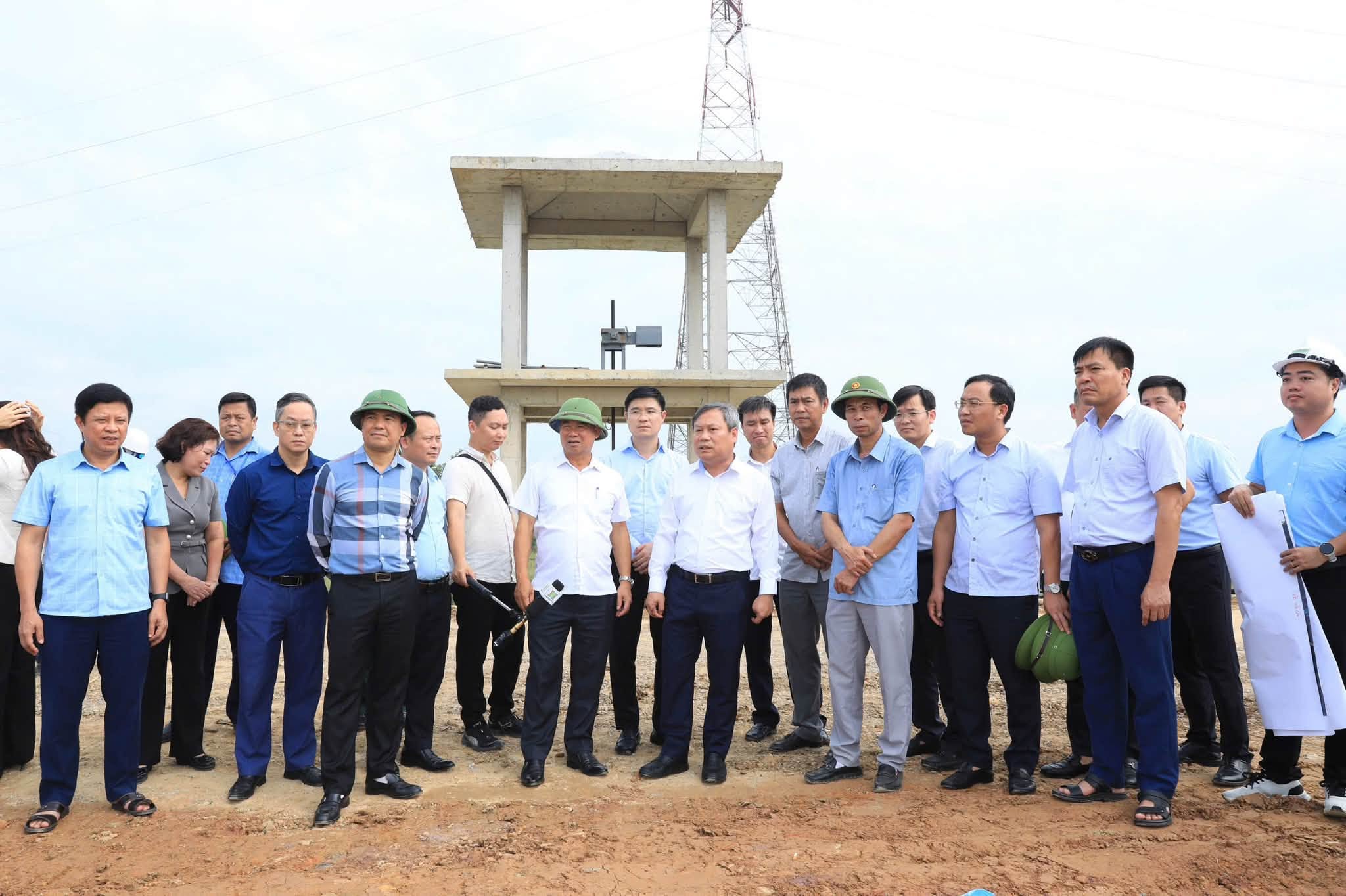 Chủ tịch UBND thành phố Hà Nội Vũ Đại Thắng kiểm tra công tác phòng, chống thiên tai tại hai xã Đa Phúc, Trung Giã