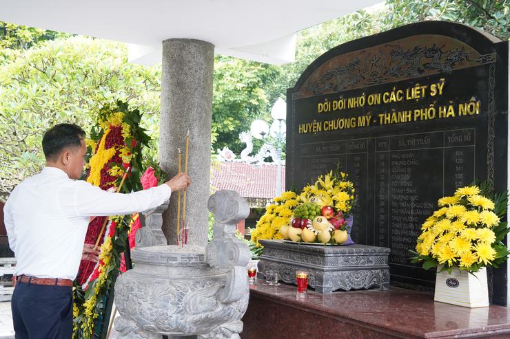 Phường Chương Mỹ thành kính dâng hương tri ân các Anh hùng liệt sĩ, tiếp nối truyền thống cách mạng