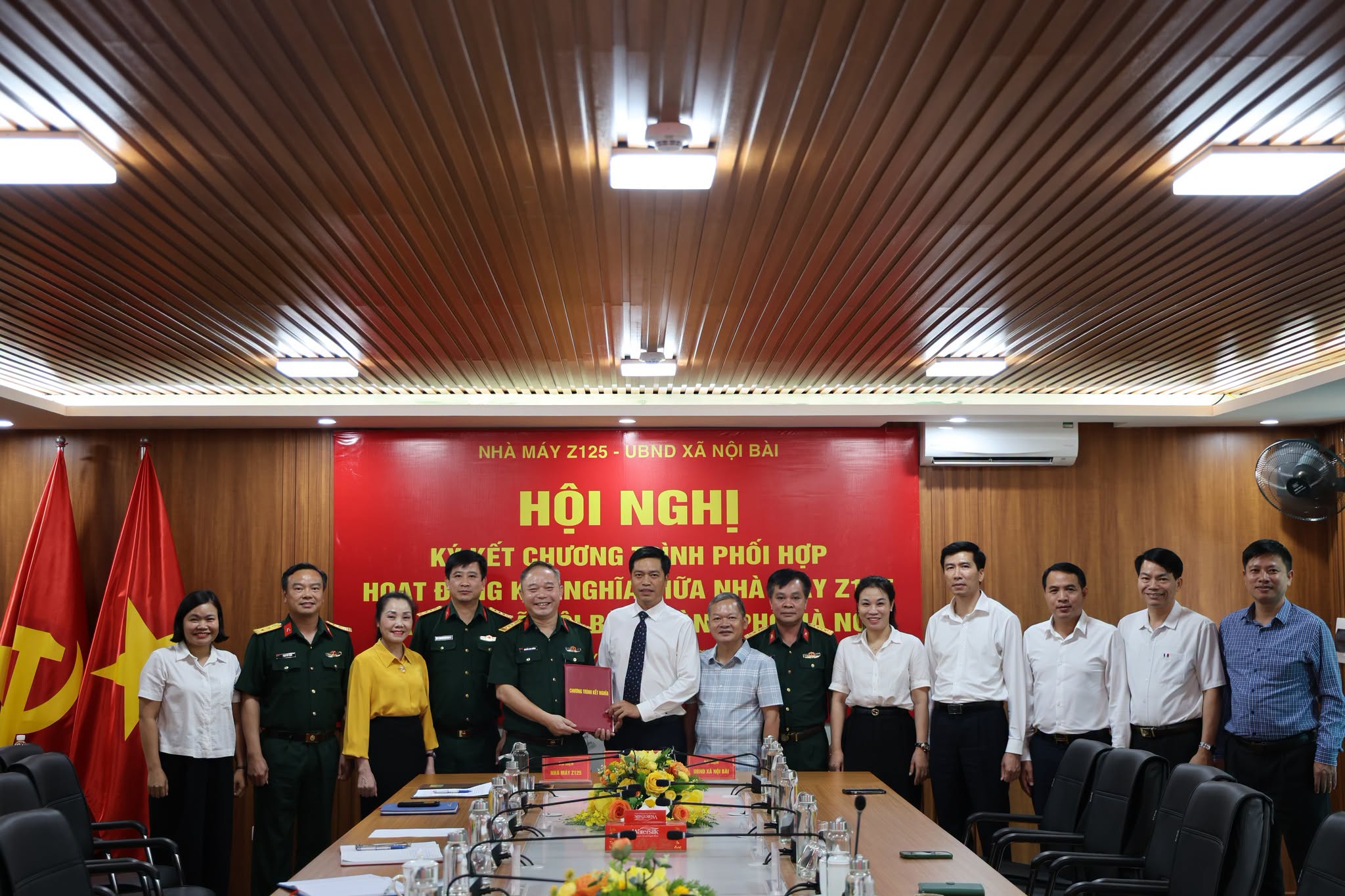 Xã Nội Bài và Nhà máy Z125 tăng cường gắn kết quân - dân, ký kết chương trình phối hợp giai đoạn 2026-2027