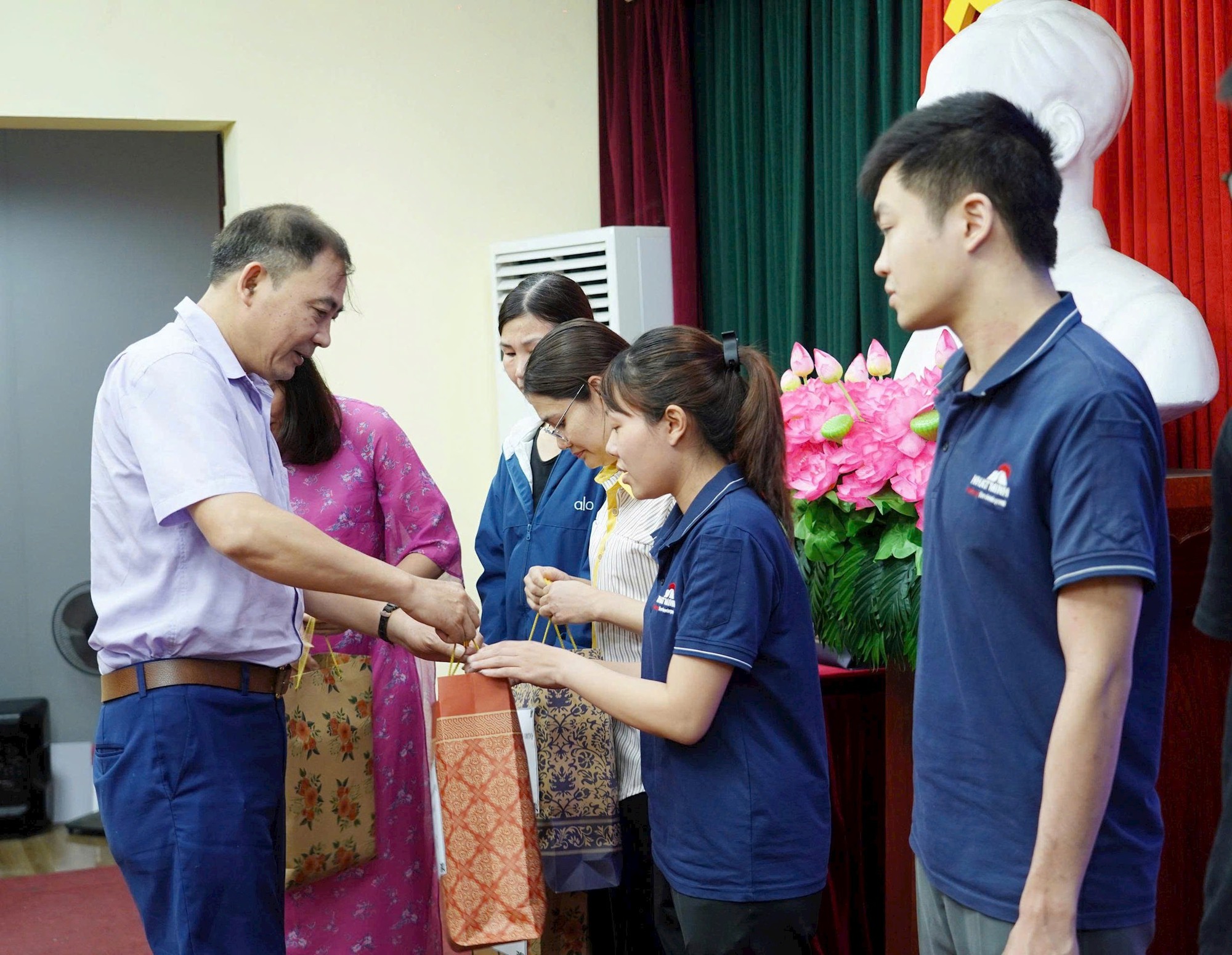 Xã Thường Tín phát động Tháng Công nhân và Tháng hành động về an toàn, vệ sinh lao động năm 2026