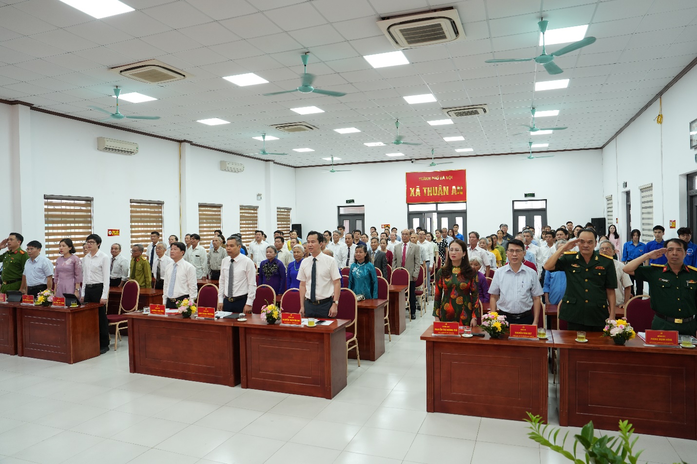 Xã Thuận An trao, truy tặng Huy hiệu Đảng cho 54 đảng viên, lan tỏa truyền thống cách mạng nhân kỷ niệm Ngày sinh Chủ tịch Hồ Chí Minh