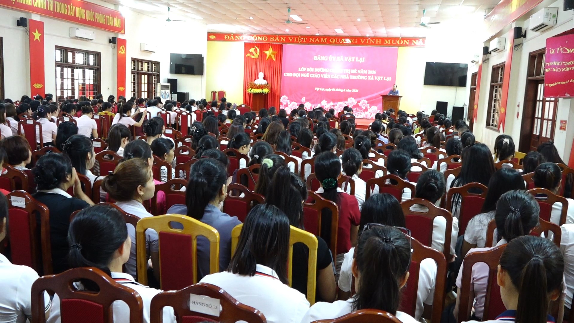 Xã Vật Lại bồi dưỡng lý luận chính trị hè cho hơn 700 cán bộ, giáo viên, chuẩn bị nền tảng cho năm học mới