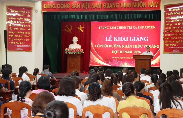 Đảng ủy xã Phú Xuyên khai giảng lớp bồi dưỡng nhận thức về Đảng cho hơn 120 quần chúng ưu tú của 4 xã