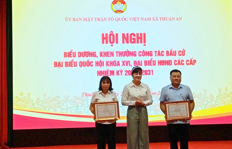 Xã Thuận An biểu dương 45 Ban Công tác Mặt trận tiêu biểu sau thành công cuộc bầu cử đại biểu Quốc hội khóa XVI và đại biểu HĐND các cấp