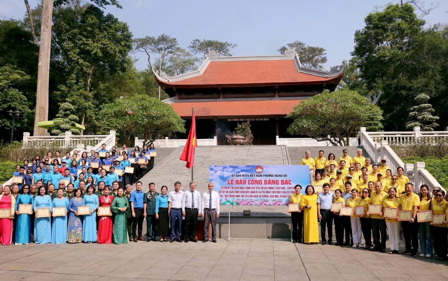 Phường Nghĩa Đô báo công dâng Bác, biểu dương 307 tập thể, cá nhân tiêu biểu học và làm theo Bác