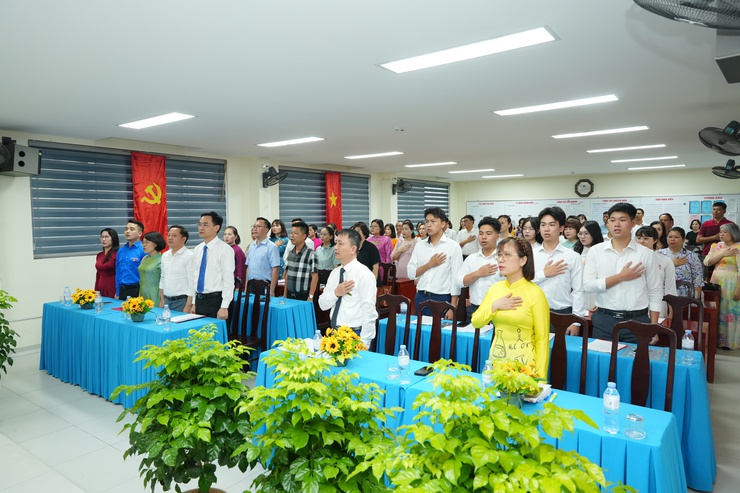 Xã Phù Đổng: Bồi đắp lực lượng đảng viên trẻ từ mái trường, kết nạp 7 quần chúng ưu tú vào Đảng