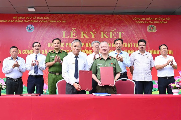 Xã Phù Đổng tăng cường phối hợp bảo đảm an ninh trường học, ký kết quy chế giữa Công an xã và Trường Cao đẳng Xây dựng công trình đô thị