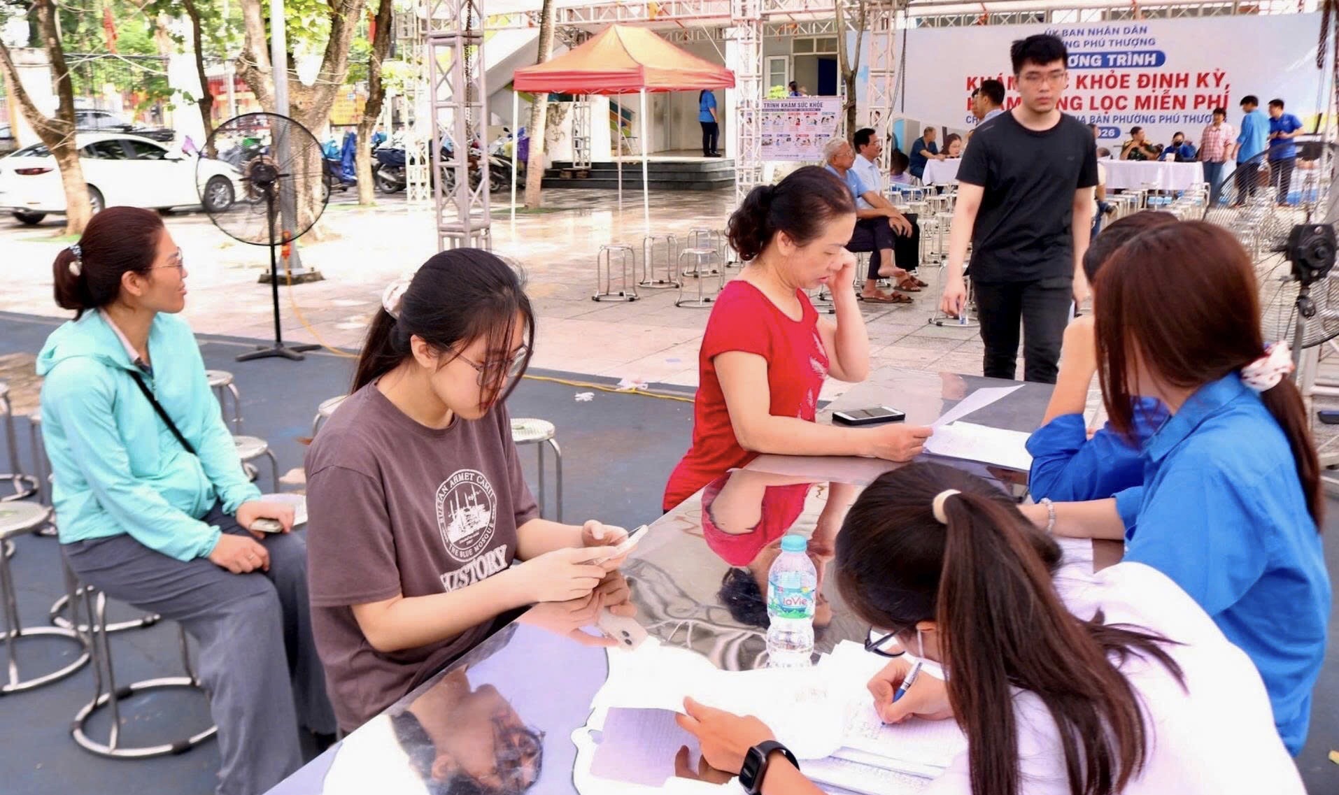 Phường Phú Thượng mở rộng quy mô khám sức khỏe miễn phí, đẩy nhanh mục tiêu quản lý sức khỏe toàn dân bằng hồ sơ điện tử