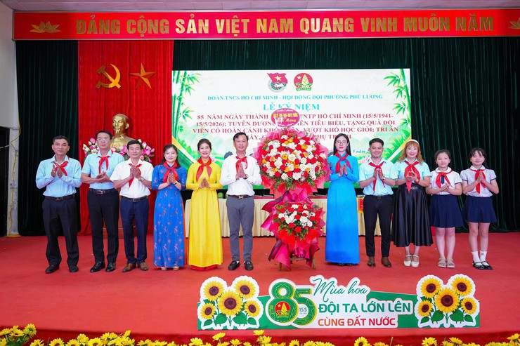 Phường Phú Lương tôn vinh thế hệ măng non tiêu biểu nhân kỷ niệm 85 năm thành lập Đội TNTP Hồ Chí Minh