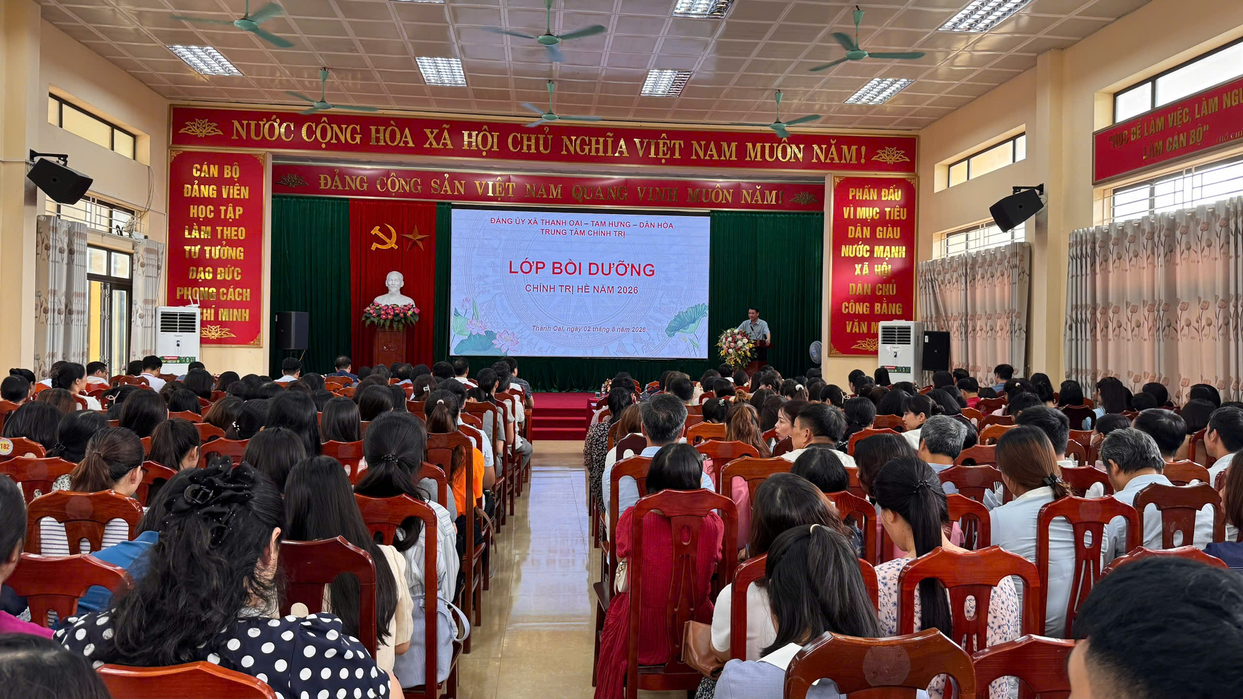 Xã Thanh Oai: Hơn 300 cán bộ, giáo viên tham gia bồi dưỡng lý luận chính trị hè, nâng cao bản lĩnh chính trị và chất lượng giáo dục