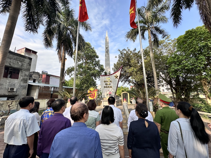 Xã Đại Thanh thành kính dâng hương tri ân các anh hùng liệt sĩ nhân dịp kỷ niệm 51 năm Ngày Giải phóng miền Nam, thống nhất đất nước