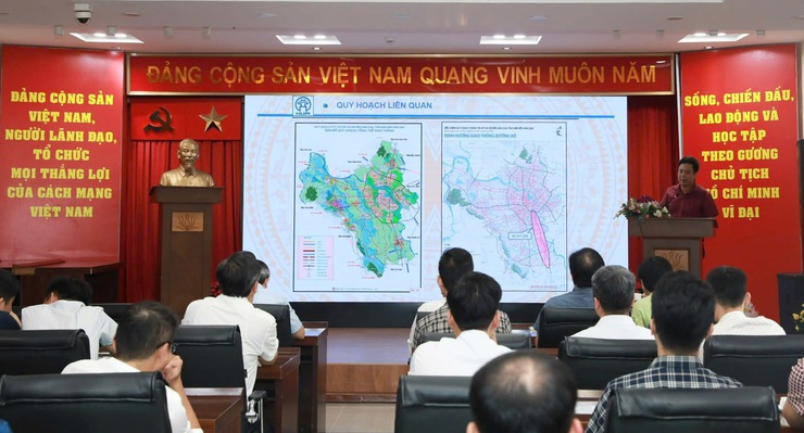 Hà Nội bàn giao hồ sơ tuyến Quốc lộ 1A quy mô 90m, kết nối 18 xã, phường từ hầm Kim Liên đến Cầu Giẽ