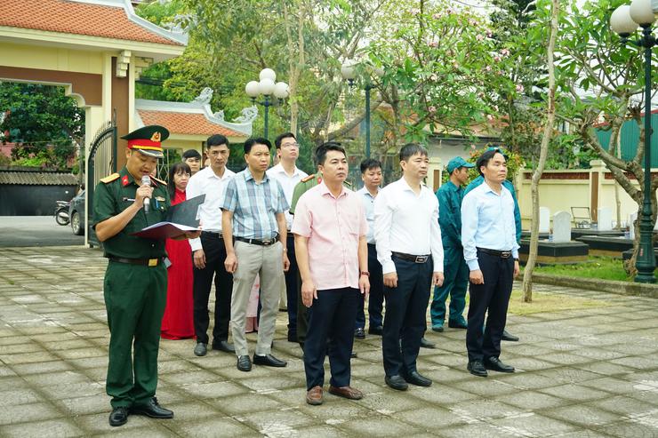 Xã Hòa Phú thành kính dâng hương tưởng niệm các Anh hùng liệt sĩ, tiếp nối truyền thống cách mạng trong ngày non sông thống nhất