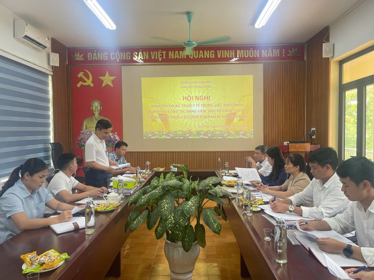 Ban Xây dựng Đảng xã Hòa Phú kiểm tra công tác xây dựng Đảng tại Chi bộ Trạm Y tế, nâng cao chất lượng tổ chức cơ sở đảng theo Chỉ thị số 50-CT/TW